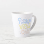 Alleen positieve vibraties latte mok (Rechterhoek)