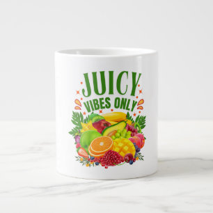 Alleen sappige vibraties: vers fruit en een gezond grote koffiekop