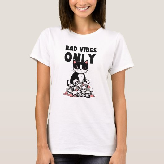 Alleen slechte vibes - Kat & schedels T-shirt (Voorkant)