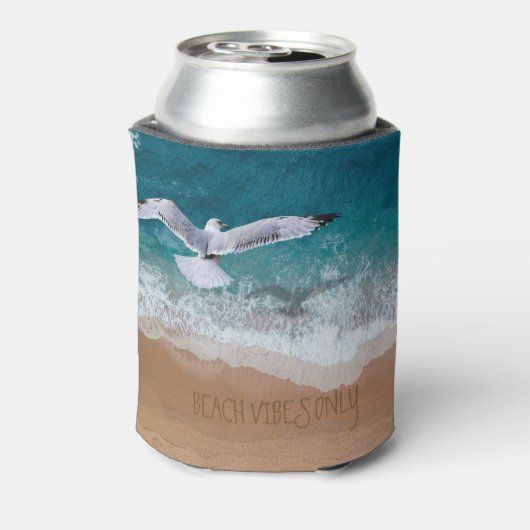 Alleen strandvibes (of aangepaste tekst) blikjeskoeler (Blikje Achterkant)