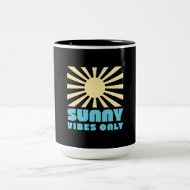 Alleen Sunny Vibes – Bold Retro Sunshine Graphic Tweekleurige Koffiemok