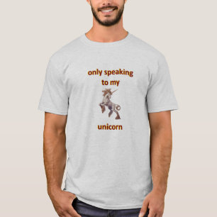 alleen tegen mijn eenhoorn pratend t-shirt