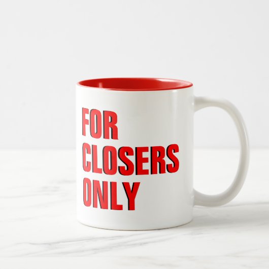 Alleen voor Mok koffie bij een gesloten deur (Rechts)