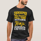 Alleen Zookeeper wordt fulltime multitasking Ninja T-shirt (Voorkant)