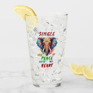 Alleenstaand en in vrede met mijn hart glas