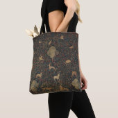 Allegorische millefleurs Bosbouw met dieren Tote Bag (Dichtbij)