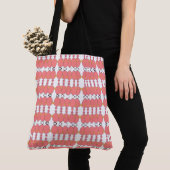 Allereerst: De Kip Of Het Ei Tote Bag (Dichtbij)