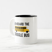 Alles aan boord van de Struggle Bus Tweekleurige Koffiemok (Voorkant links)