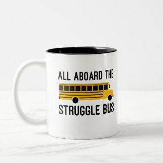 Alles aan boord van de Struggle Bus Tweekleurige Koffiemok