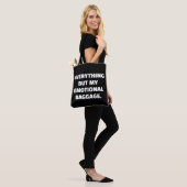 Alles, behalve mijn emotionele bagage, ontlast tote bag (Op model)