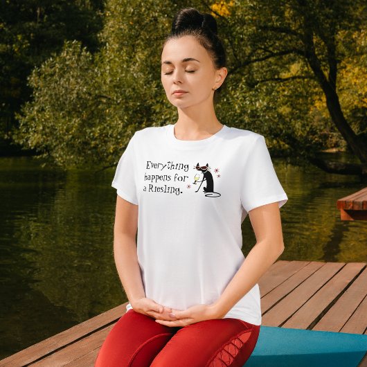 Alles gebeurt voor een Riesling Wine Pun T-shirt