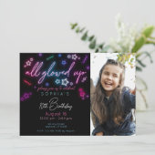 Alles gloeide op in de donkere verjaardagsuitnodig kaart (Staand voorkant)