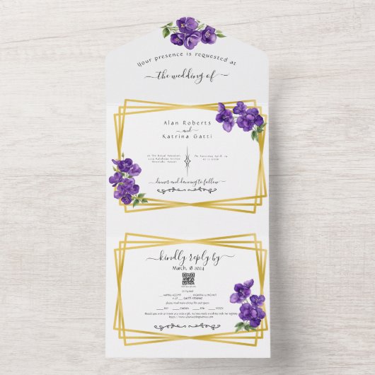 Alles in een diep Paarse viooltjes bruiloft uitnod All In One Uitnodiging (Binnen)