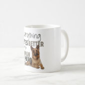 Alles is beter met de Duitse herderhaar Koffiemok (Voorkant rechts)