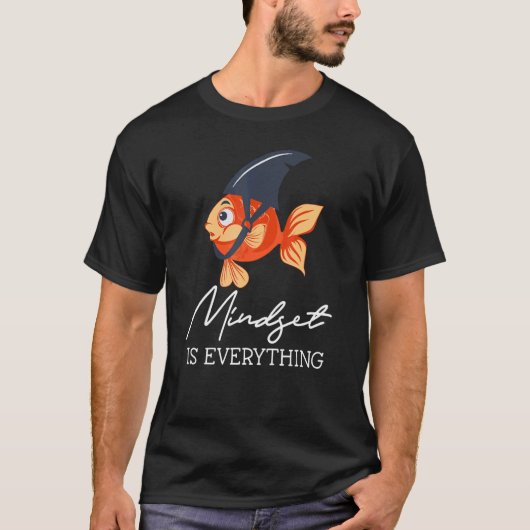Alles is de Mindset Shark Fin Goldfish Motivatio T-shirt (Voorkant)