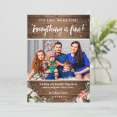 Alles is een mooie Rustic Wood Floral foto Feestdagenkaart (Staand voorkant)