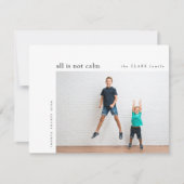 Alles is niet kalm | Kinder foto met minimale kers Feestdagenkaart (Voorkant)