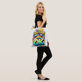Alles komt goed tote bag (Op model)