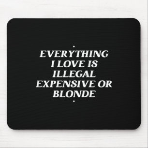 Alles waar ik van hou is illegaal, duur of blond muismat