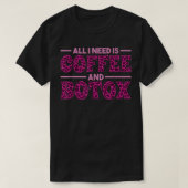 Alles wat ik nodig heb, is koffie en Botox vulstof T-shirt (Design voorkant)