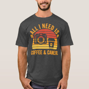 Alles wat ik nodig heb is Koffie en camera T-shirt