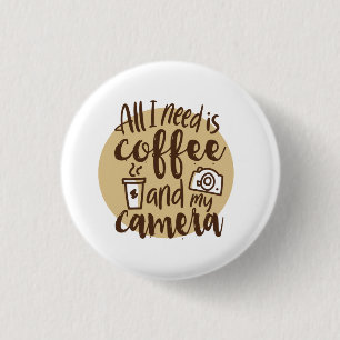alles wat ik nodig heb is koffie en mijn camera kn ronde button 3,2 cm