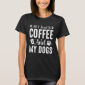 Alles wat ik nodig heb is koffie en mijn hond t-shirt (Voorkant)