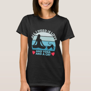 Alles wat ik nodig heb is liefde en yoga en een ka t-shirt