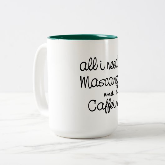 Alles wat ik nodig heb is mascara cafeïne grappige tweekleurige koffiemok (Voorkant links)