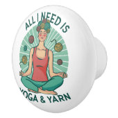 Alles wat ik nodig heb is Yoga en Yarne zin Keramische Knop (Rechts)