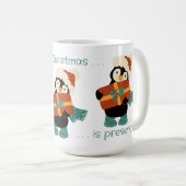 Alles wat ik wil voor de  kerstpinguïn koffiemok (Voorkant rechts)