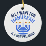 Alles wat ik wil voor Hanukkah is een nieuw Presid Keramisch Ornament<br><div class="desc">Alles wat ik wil voor Hanukkah is een nieuw president. Een nieuw president zou een groot geschenk zijn voor deze joodse persoon. Een cool cadeau tegen Trump voor een jood die Donald Trump wil belazeren. Weerstand met dit coole blauwe menoraontwerp.</div>