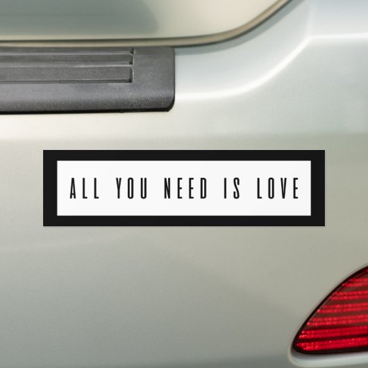 Alles wat je nodig hebt is liefde bumpersticker (Op auto)