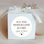 ALLES WAT JE NODIG HEBT IS LIEFDE EN CAKE Heart br Ronde Sticker<br><div class="desc">Een Classic Black Thank You Wedding-Sticker met "Alles wat je nodig hebt is Love and Cake" in een klassiek,  modern lettertype. U kunt het gemakkelijk personaliseren met uw namen en trouwdatum.</div>