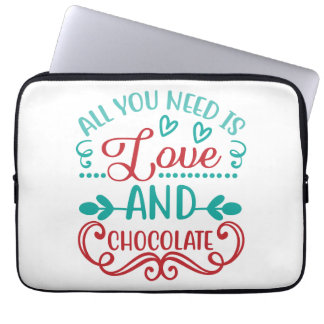 Alles wat je nodig hebt is liefde en chocolade laptop sleeve