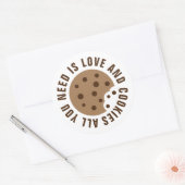 Alles wat je nodig hebt is liefde en cookies aange ronde sticker (Envelop)
