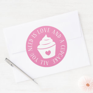 Alles wat je nodig hebt is liefde en een cupcake r ronde sticker