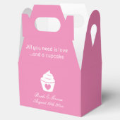 Alles wat je nodig hebt is liefde en een cupcake z bedankdoosjes (Geopend)