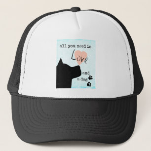 alles wat je nodig hebt is liefde en een roze rode trucker pet