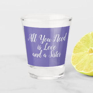 Alles wat je nodig hebt is liefde en een zus paars shot glas