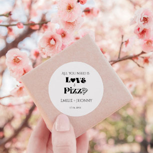 Alles wat je nodig hebt is liefde & pizza bruidsfe ronde sticker