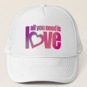 " alles wat je nodig hebt is liefde " roze paars p trucker pet (Voorkant)