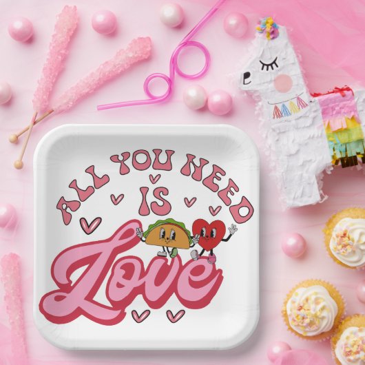 Alles wat je nodig hebt is Love T-Shirt Papieren Bordje (Feest)