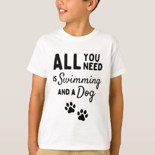 Alles wat je nodig hebt is zwemmen en een hond t-shirt