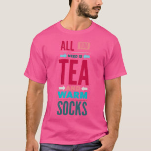 Alles wat u nodig hebt thee en warme sokken t-shirt