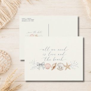 Alles wat we nodig hebben is Liefde & Beach Weddin Aankondigingskaart