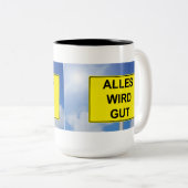 Alles wird Gut Schild mit Himmelhintergrund Tweekleurige Koffiemok (Voorkant rechts)