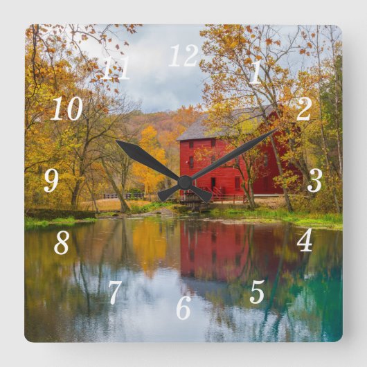 Alley Mill en Spring Wall Clock Vierkante Klok (Voorkant)