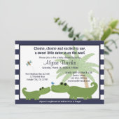 Alligator Blue striped baby shower nodigt AMP uit Kaart (Staand voorkant)