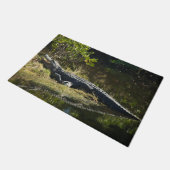 Alligator die zich koestert op de oever van het mo deurmat (Schuin)